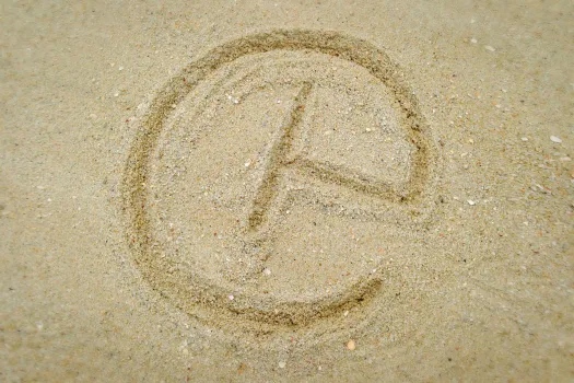 Form, Logo im Sand, Formsprache und Formgebung