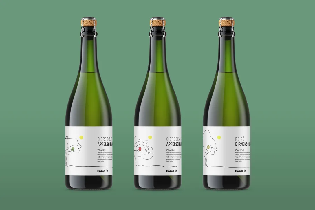 Endgültige Etikettengestaltung, Apfelschaumwein-Glasflasche, Mockup, Design
